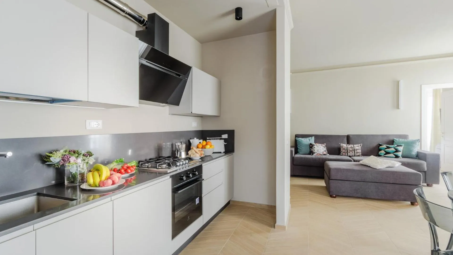 Pinoli Modern Apartment With Elevator And Balcony Lucca
