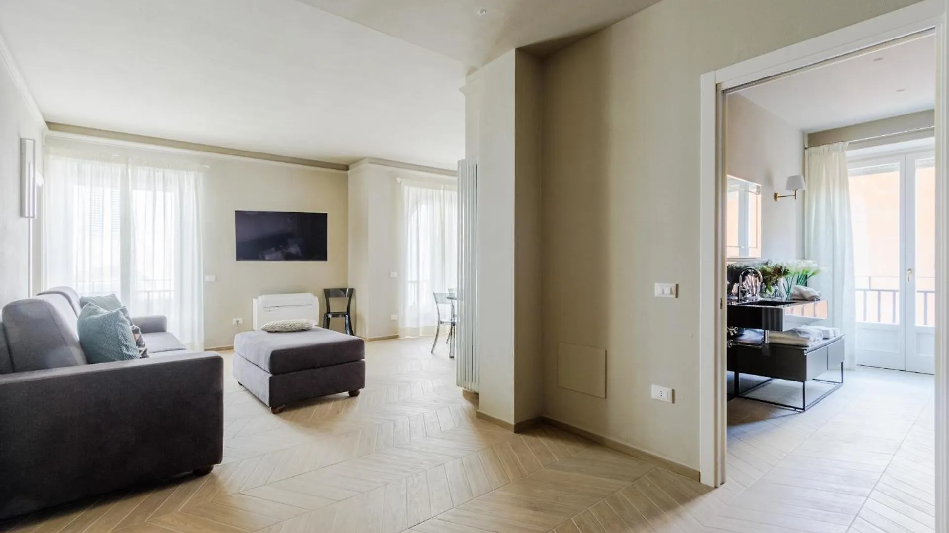 Pinoli Modern Apartment With Elevator And Balcony Lucca