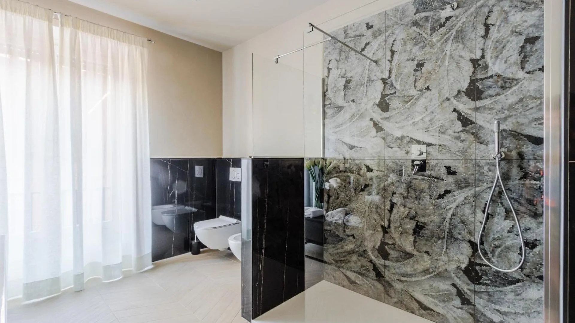 Pinoli Modern Apartment With Elevator And Balcony Lucca